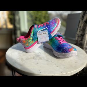 NIB 🤩 Skechers Kids' Girls Wavy Lites Sneaker size 2